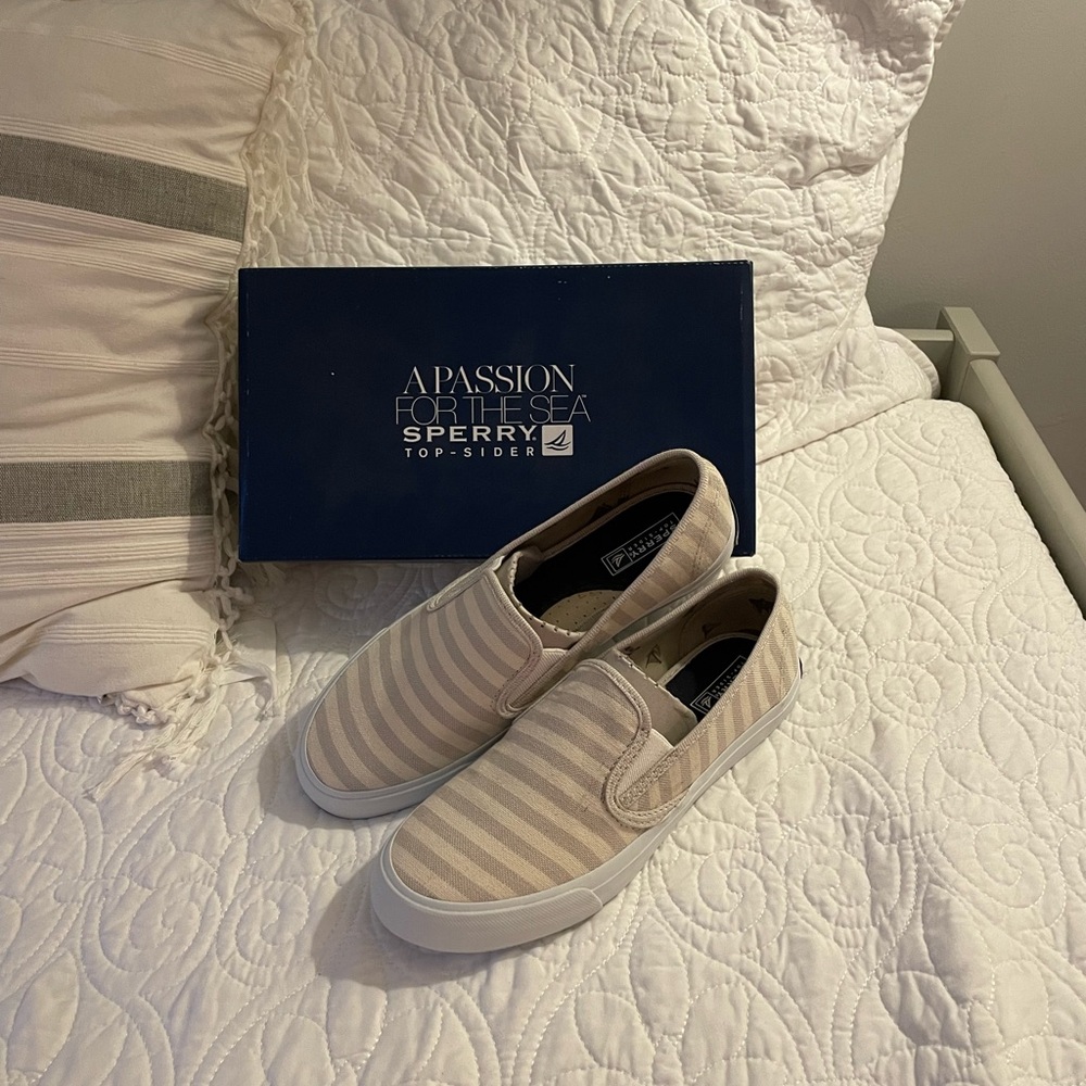 NWT!! Sperry Topsider Seaside Breton Stripe slip-on sneakers!  Size 8!